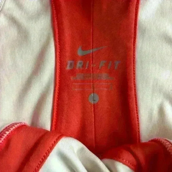 Nike tank top 

Cute for  working out or playing tennis - Picture 3 of 4